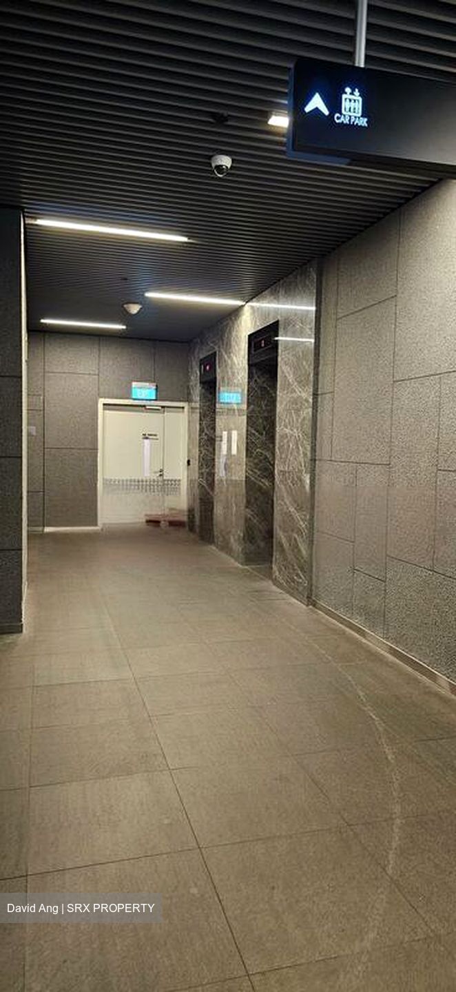 Vision Exchange (D22), Retail #469191681